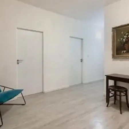 דירה Center
